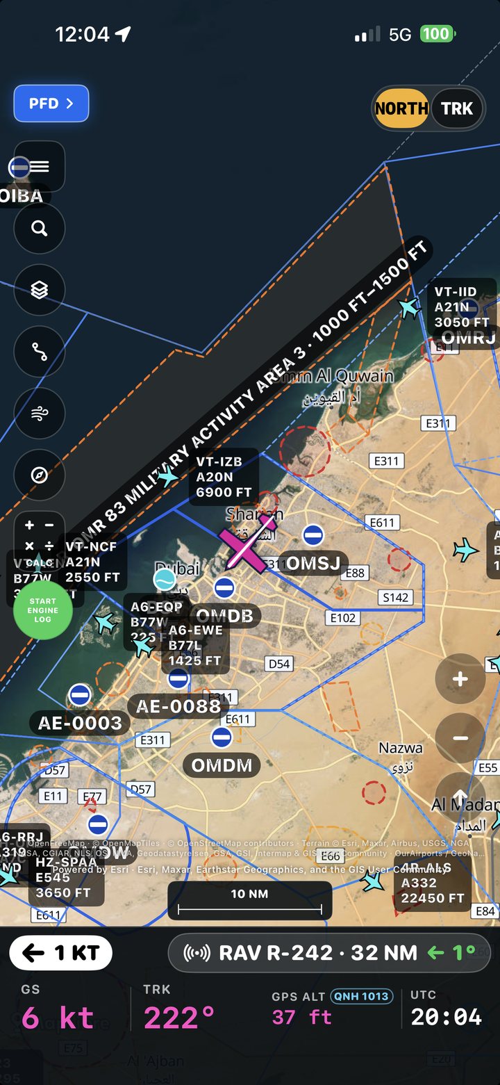 MateVFR satellite map with airspace, aerodromes and traffic